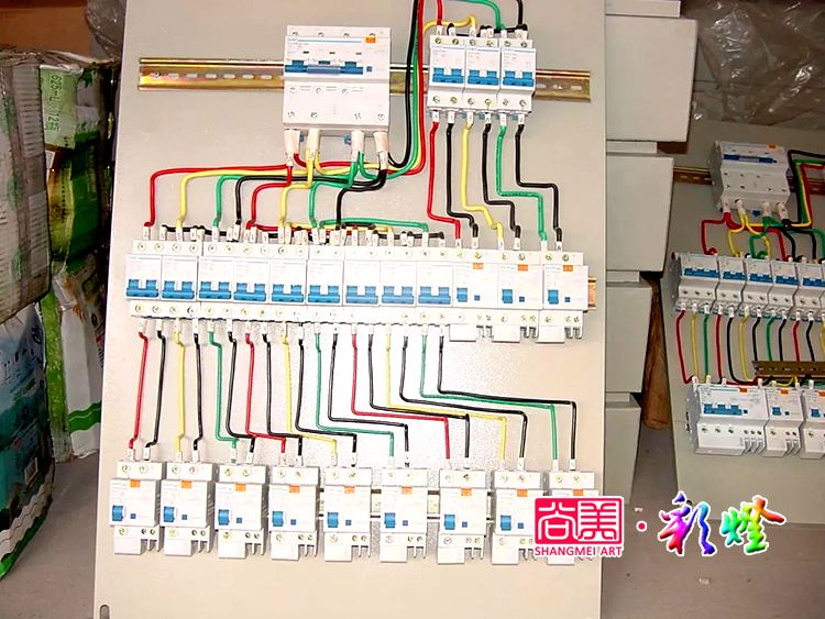 舉辦燈會(huì)用的彩燈是用三相電還是兩相電？